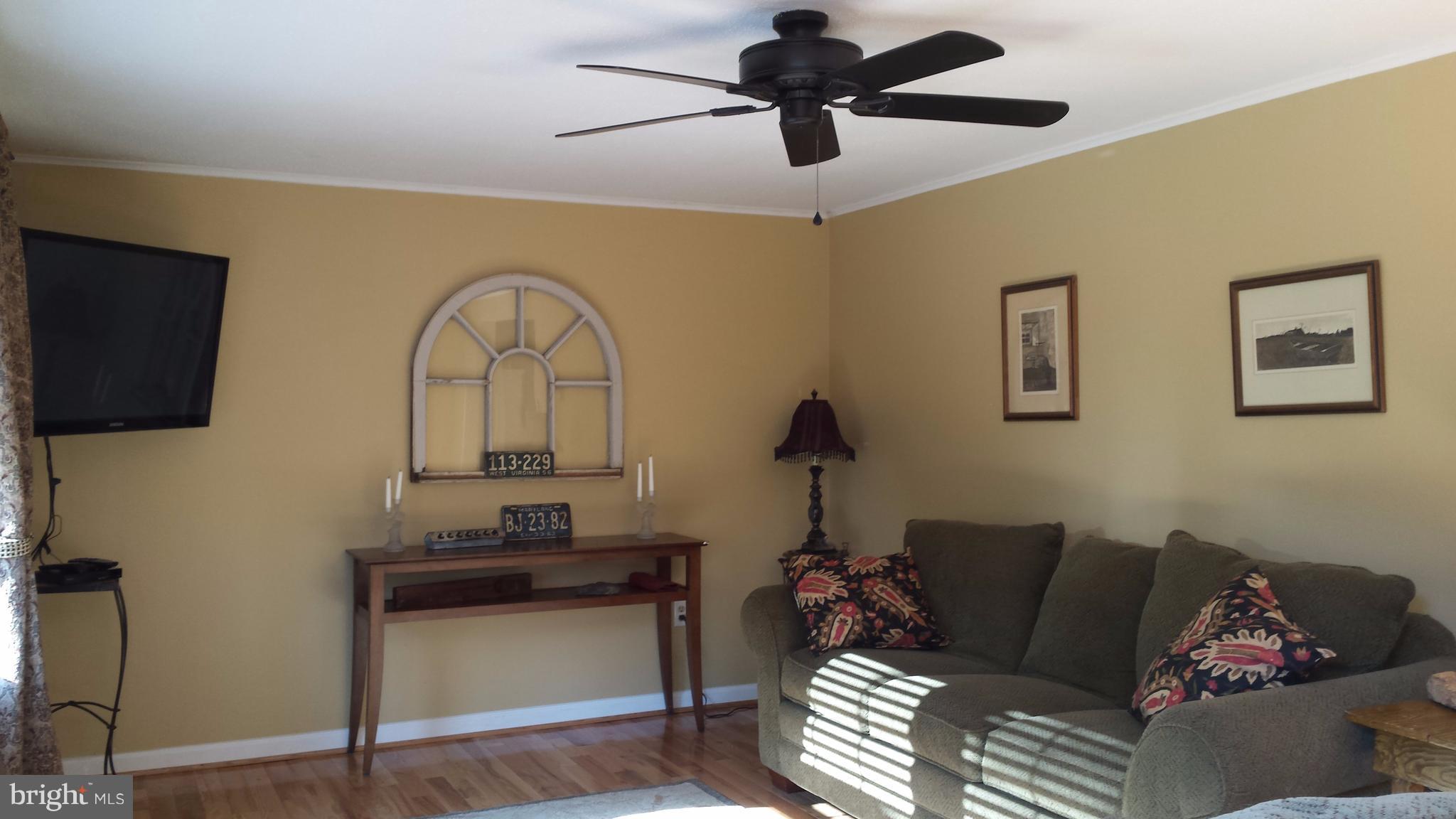 2846 Mauzy Road Berkeley Springs, WV 25411 - Photo 7 of 29 Living Room