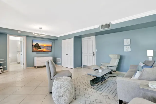 $585,000 | 1237 Hillsboro Mile, Unit 402, Hillsboro Beach, FL 33062