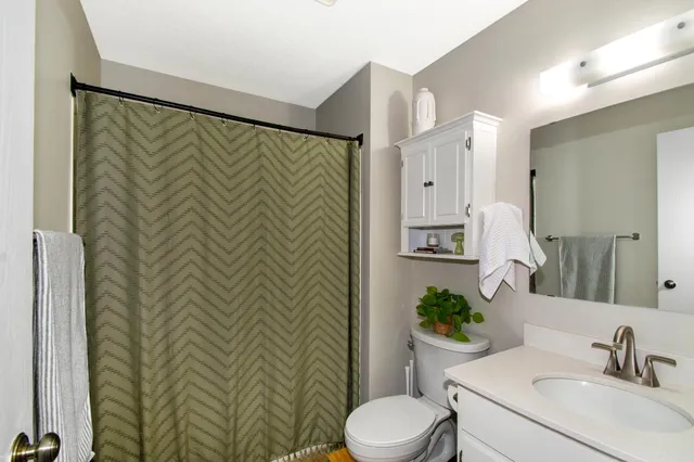 $140,000 | 5627 Green Cir Drive, Unit 208, Hopkins, MN 55343