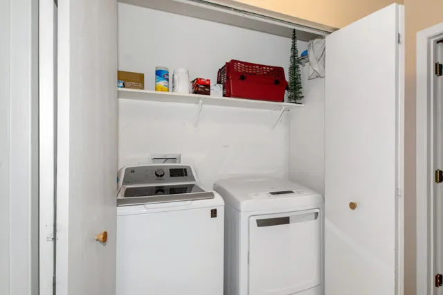 $140,000 | 5627 Green Cir Drive, Unit 208, Hopkins, MN 55343