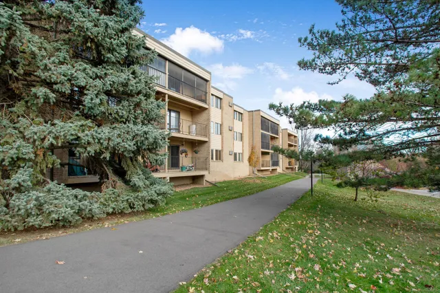 $140,000 | 5627 Green Cir Drive, Unit 208, Hopkins, MN 55343