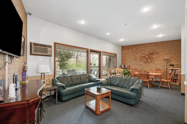 $140,000 | 5627 Green Cir Drive, Unit 208, Hopkins, MN 55343