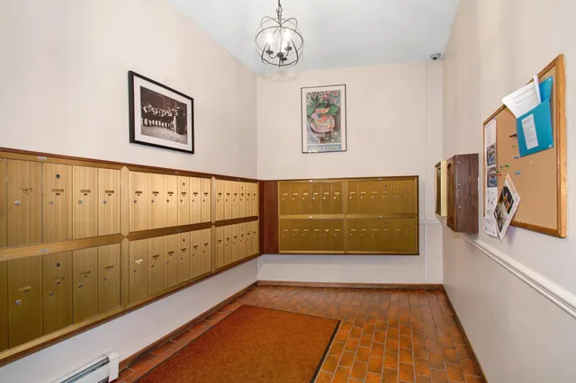 $140,000 | 5627 Green Cir Drive, Unit 208, Hopkins, MN 55343