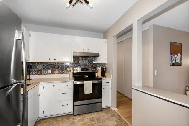 $140,000 | 5627 Green Cir Drive, Unit 208, Hopkins, MN 55343