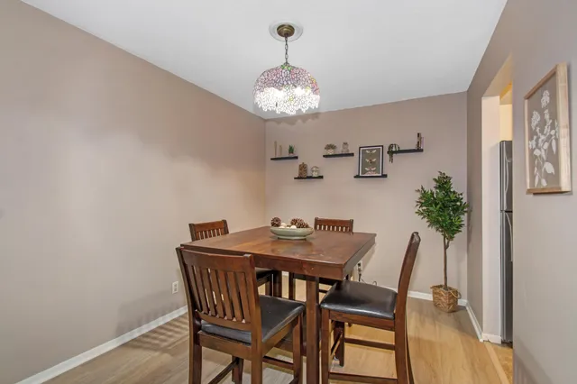 $140,000 | 5627 Green Cir Drive, Unit 208, Hopkins, MN 55343