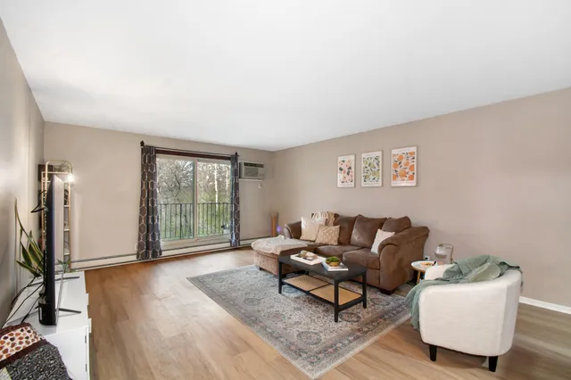 $140,000 | 5627 Green Cir Drive, Unit 208, Hopkins, MN 55343