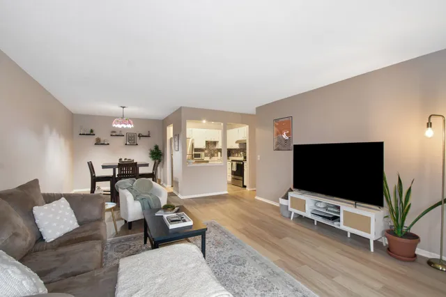 $140,000 | 5627 Green Cir Drive, Unit 208, Hopkins, MN 55343