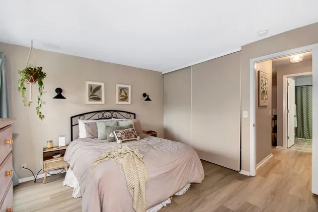 $140,000 | 5627 Green Cir Drive, Unit 208, Hopkins, MN 55343