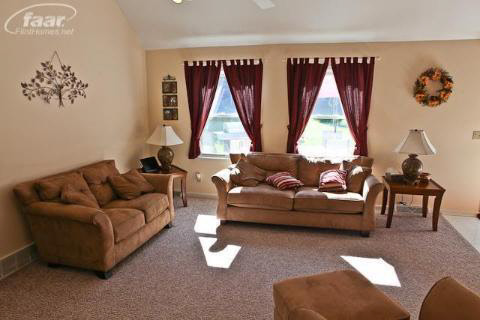 10126 Hartland Road Fenton, MI 48430 - Photo 9 of 38 20279125-8.JPG