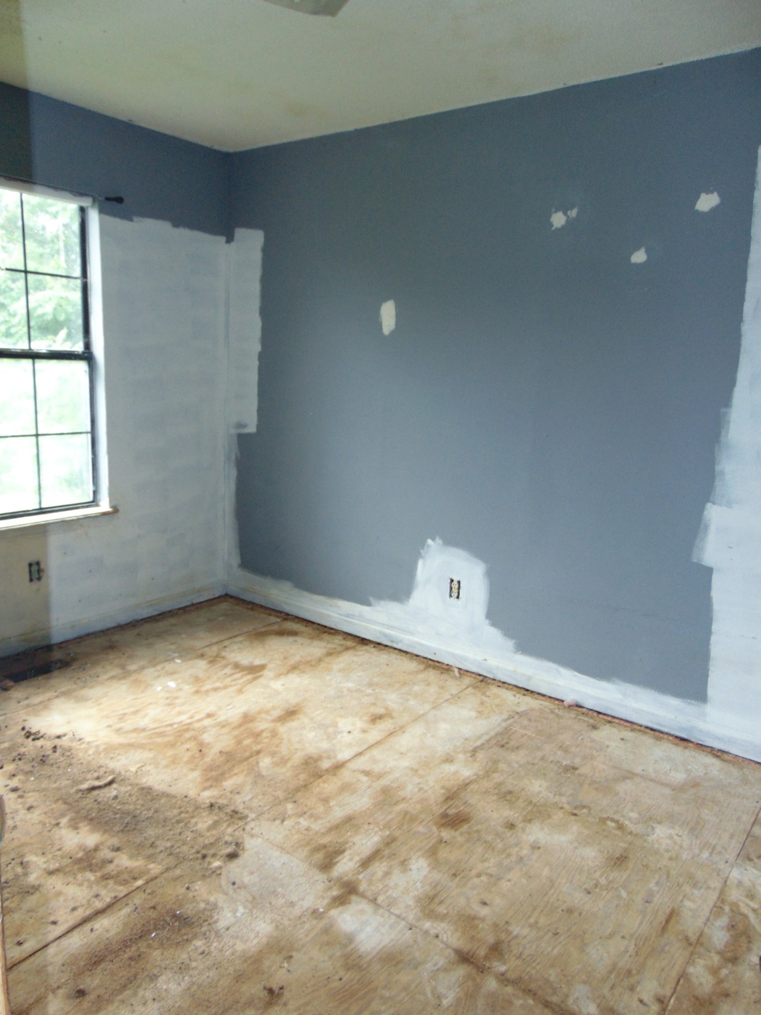 211 Wilson Street Winchester, TN 37398 - Photo 12 of 18 an empty room with a empty space and window