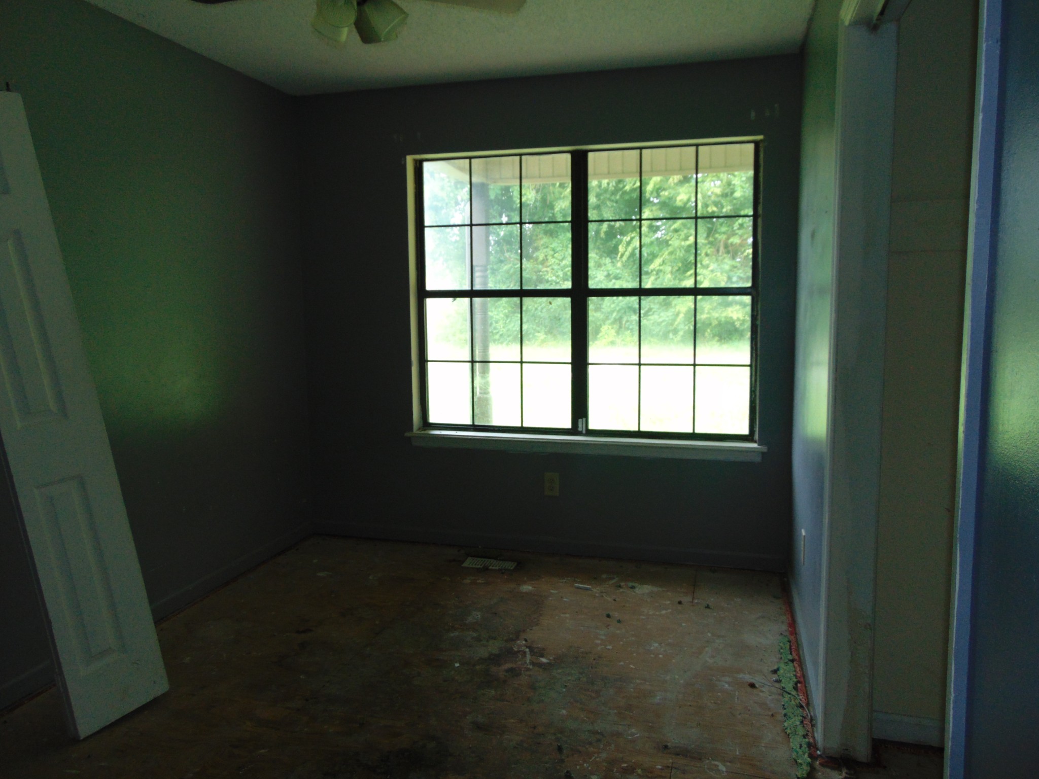 211 Wilson Street Winchester, TN 37398 - Photo 15 of 18 a view of room with window