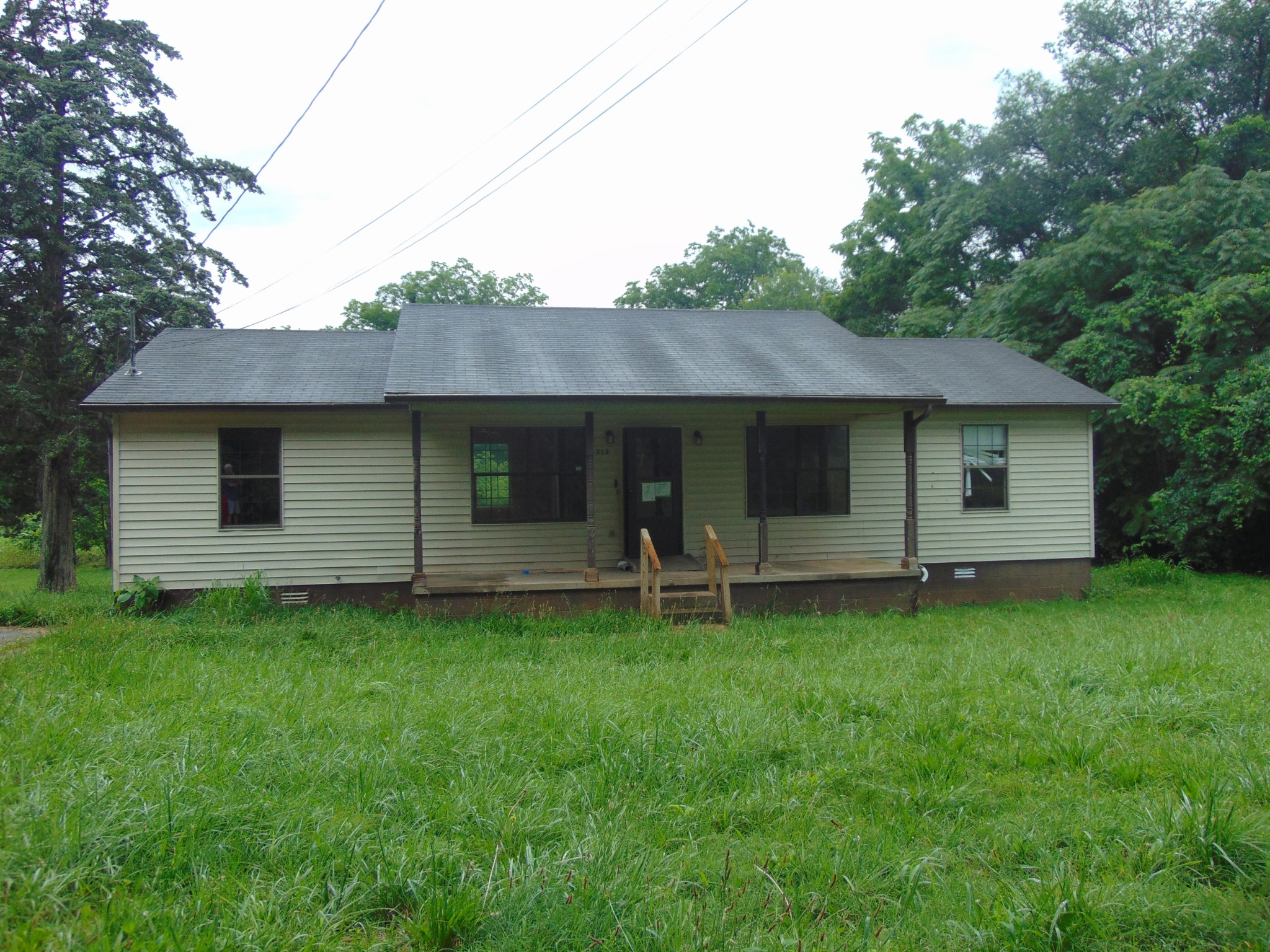 211 Wilson Street Winchester, TN 37398 - Photo 2 of 18 a front view of a house with a garden