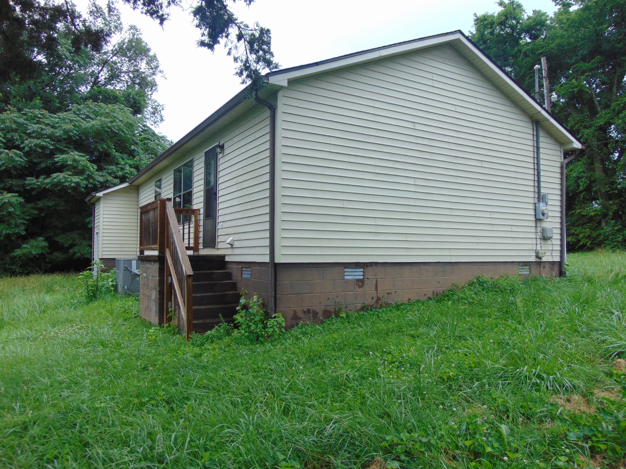 211 Wilson Street Winchester, TN 37398 - Photo 5 of 18 a view of a back yard of the house