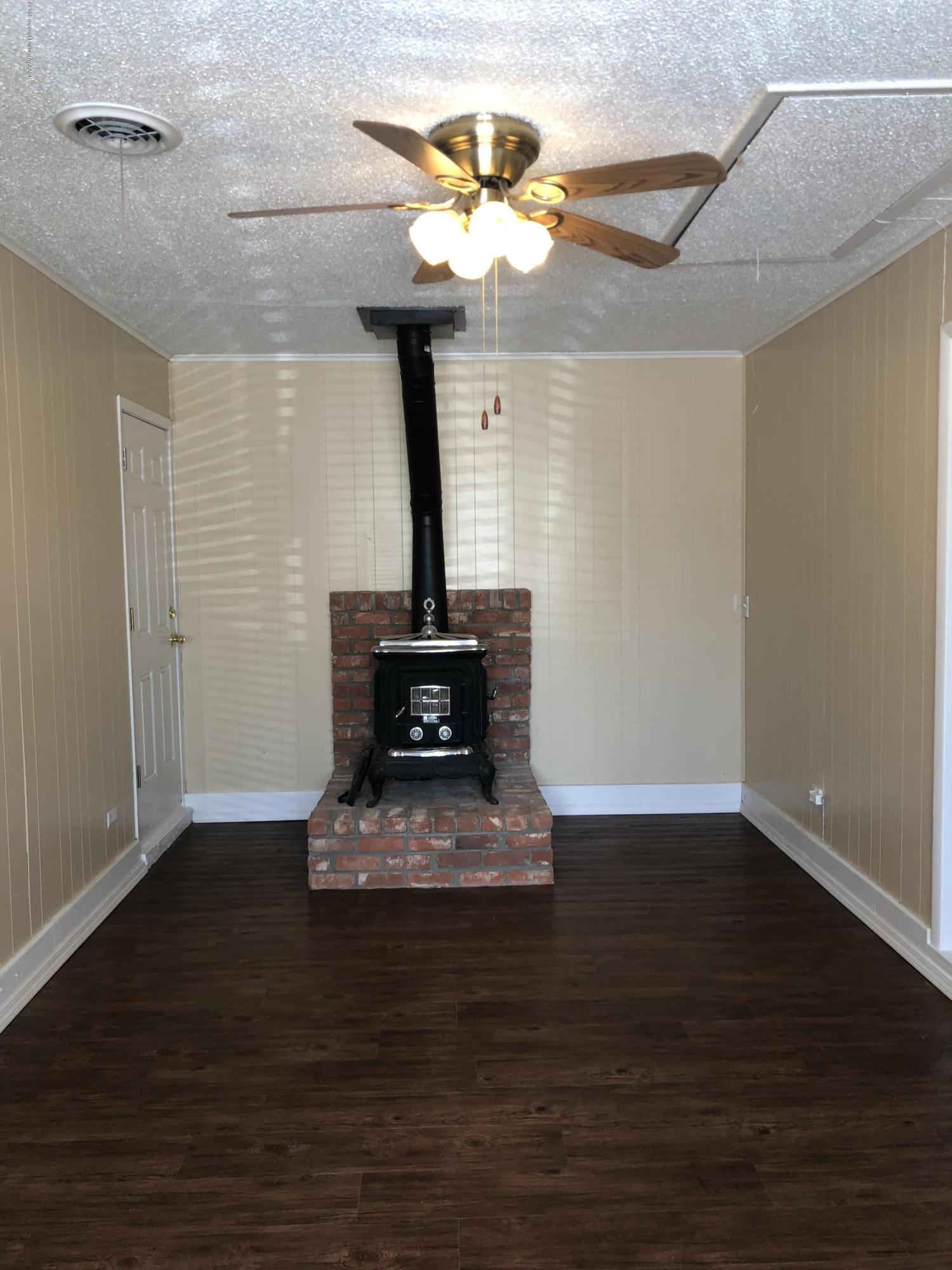 2406 Southwest 49th Avenue Amarillo, TX 79110 - Photo 11 of 38 a view of entryway