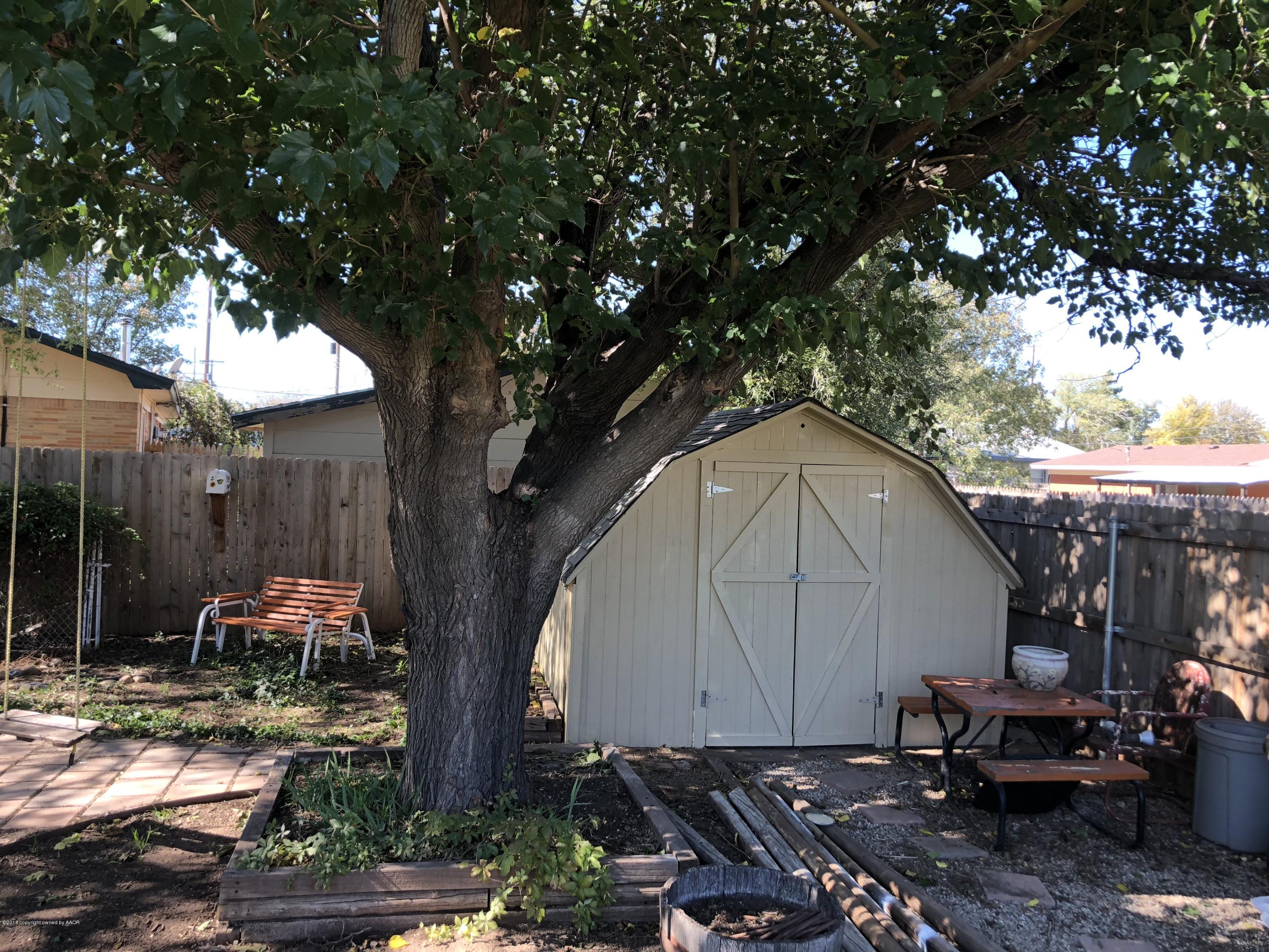 2406 Southwest 49th Avenue Amarillo, TX 79110 - Photo 34 of 38 a backyard of a house with seating space