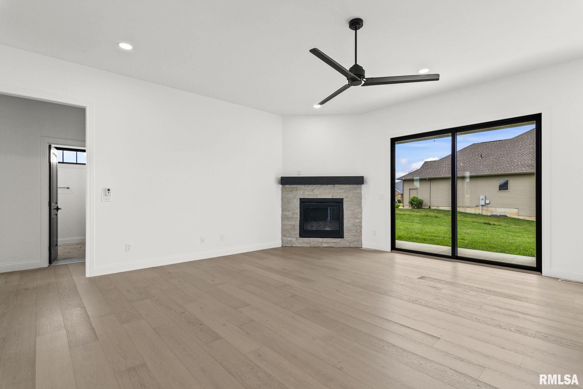 4704 Berkshire Crossing Springfield, IL 62711 - Photo 7 of 46