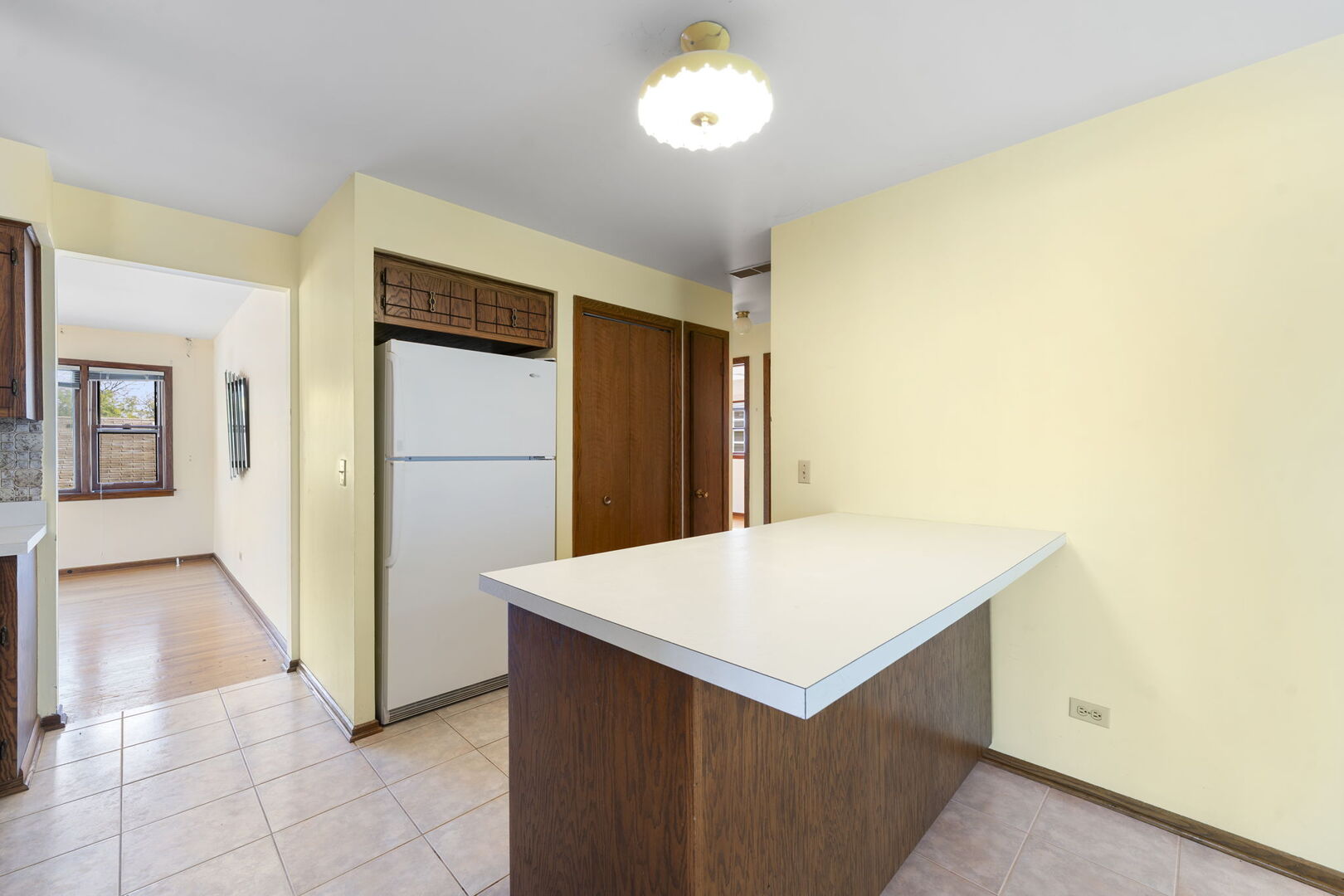 8427 West Windsor Avenue, Unit 2 Chicago, IL 60656 - Photo 12 of 37 a view of cabinets