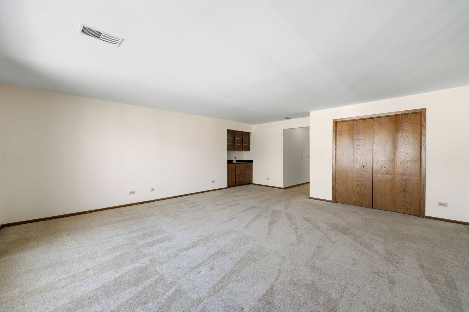 8427 West Windsor Avenue, Unit 2 Chicago, IL 60656 - Photo 14 of 37 a view of an empty room and closet area