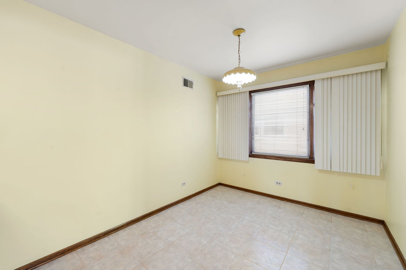 8427 West Windsor Avenue, Unit 2 Chicago, IL 60656 - Photo 10 of 37 an empty room with a chandelier