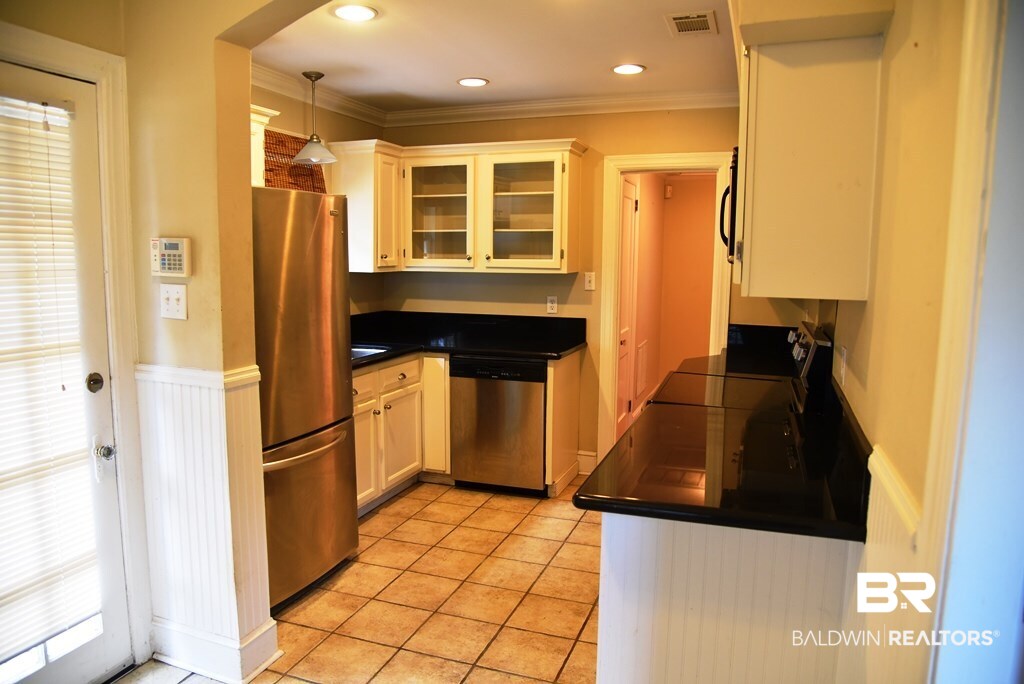 59 Mohawk Street Mobile, AL 36606 - Photo 4 of 23