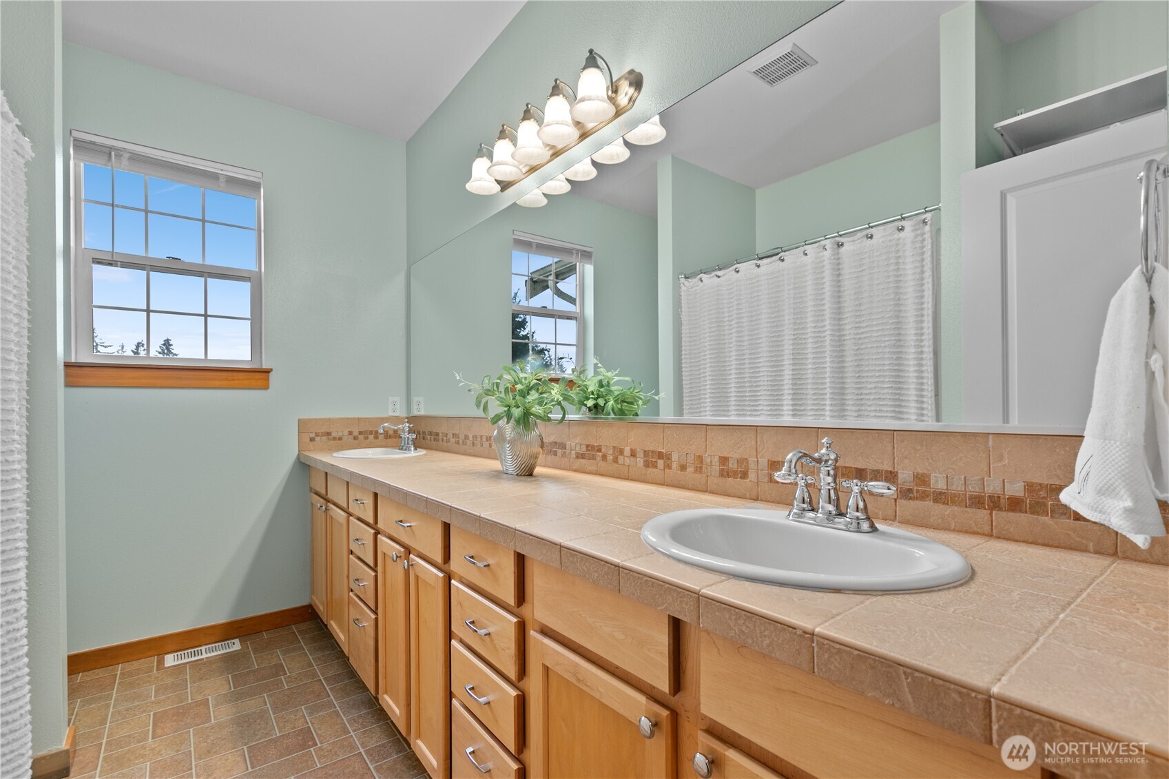 9711 Phillips Road Southeast Port Orchard, WA 98367 - Photo 15 of 40 Gallery Image 15