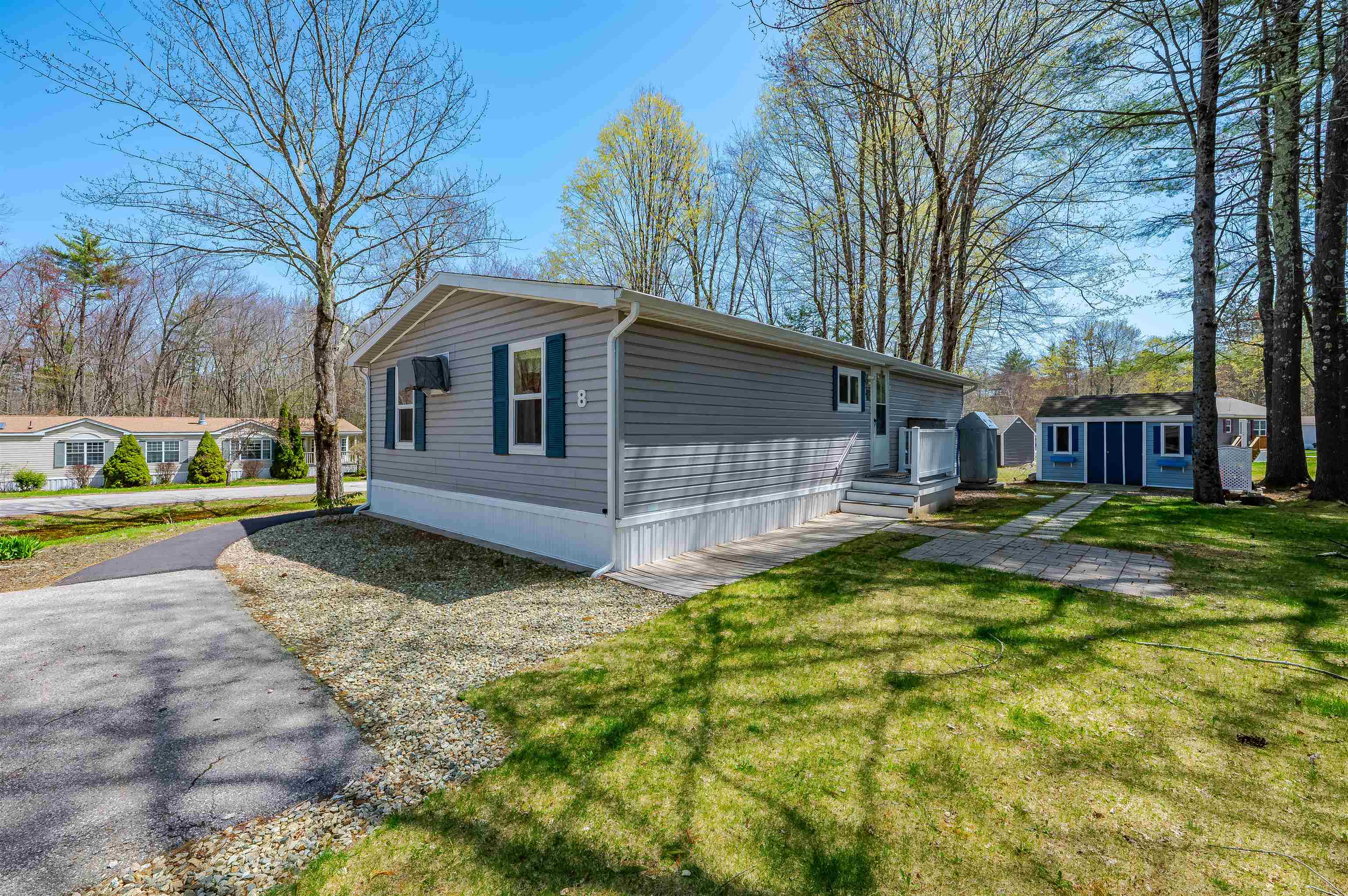 8 York Court Rochester, NH 03868 - Photo 3 of 45