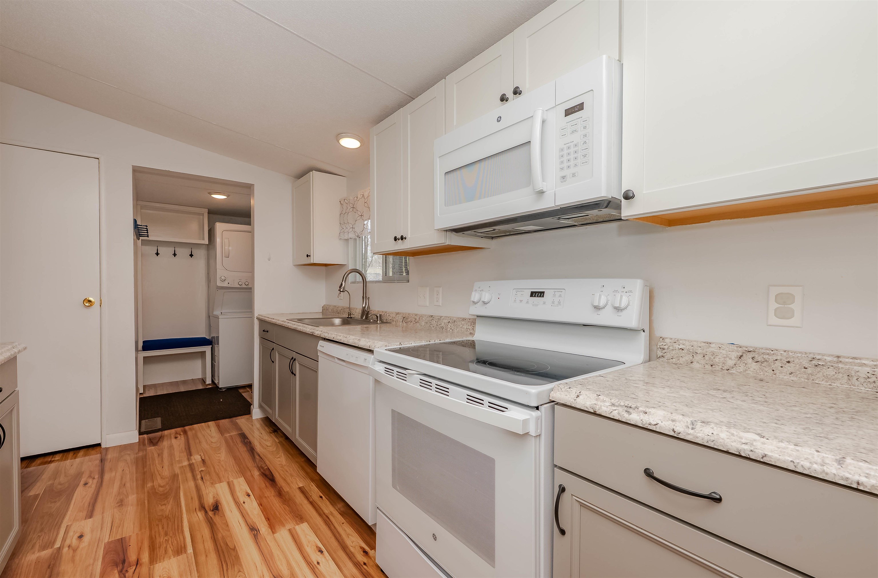 8 York Court Rochester, NH 03868 - Photo 5 of 45