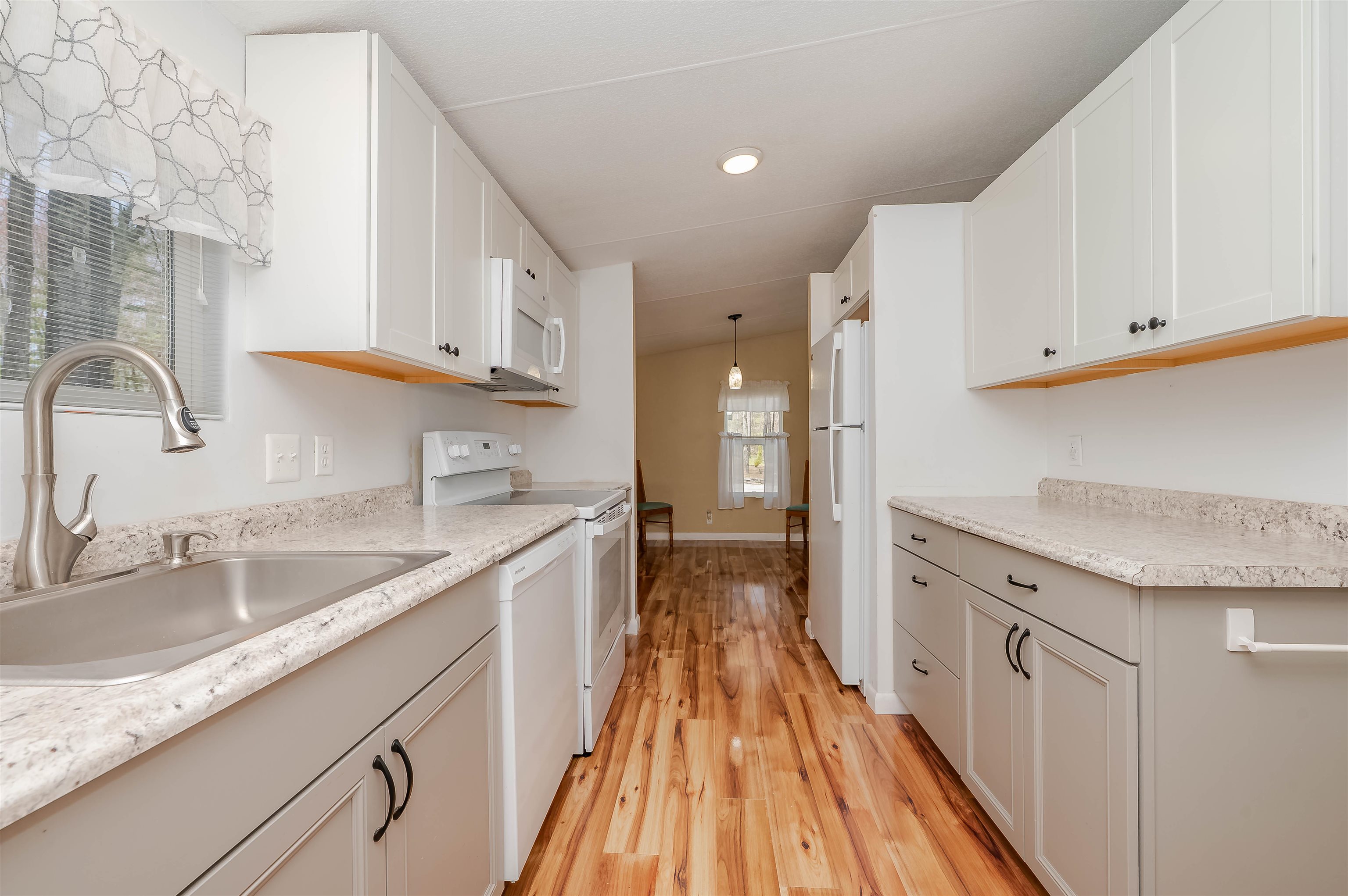 8 York Court Rochester, NH 03868 - Photo 6 of 45