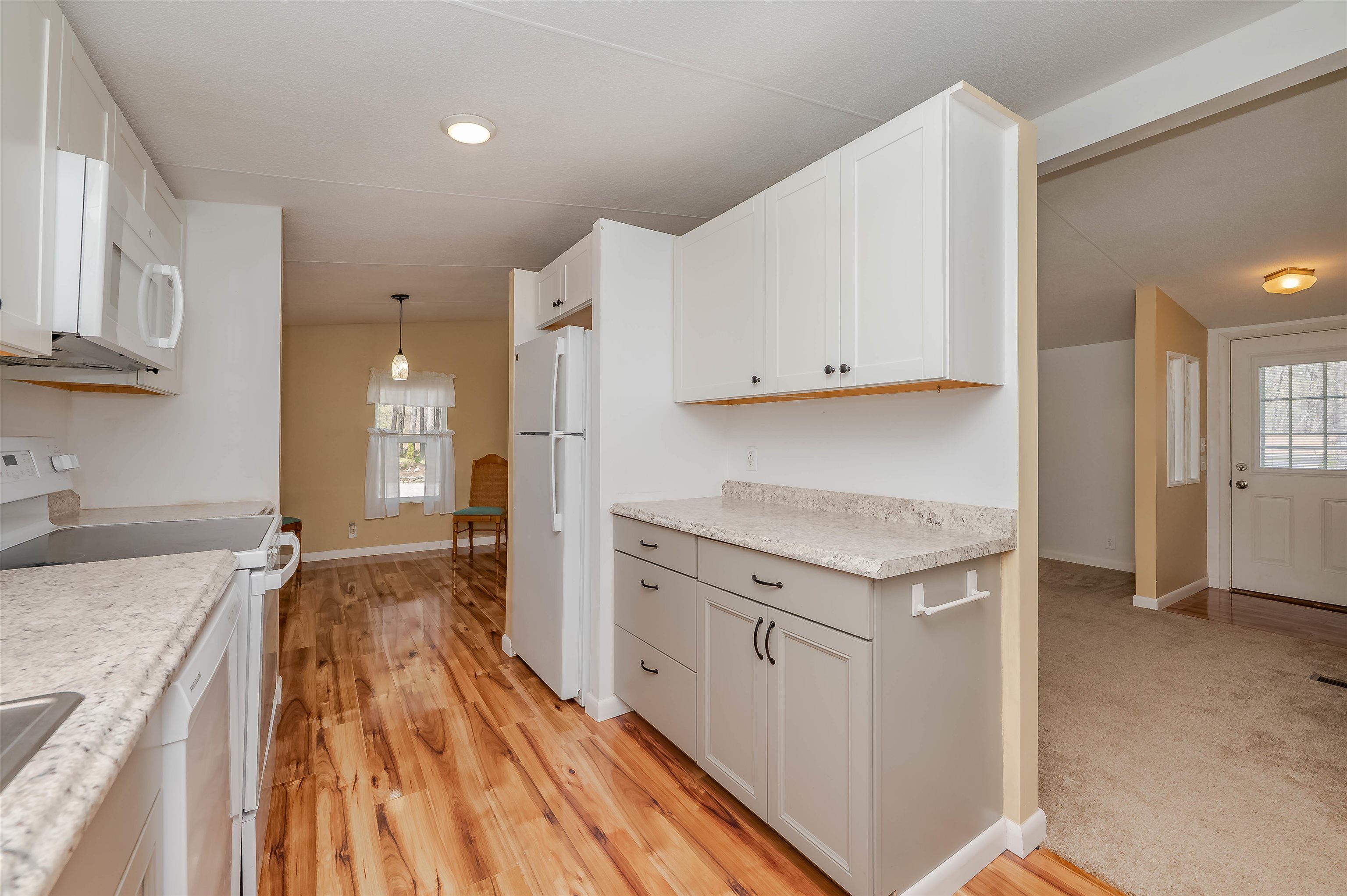 8 York Court Rochester, NH 03868 - Photo 7 of 45