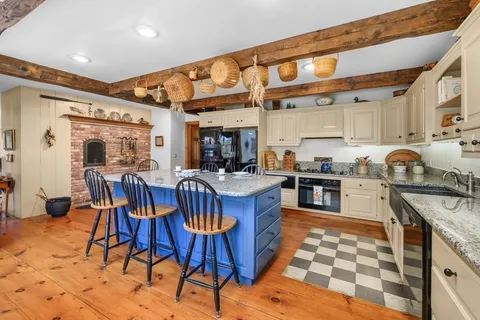 $2,295,000 | 41 Court Street, Chatham, MA 02650
