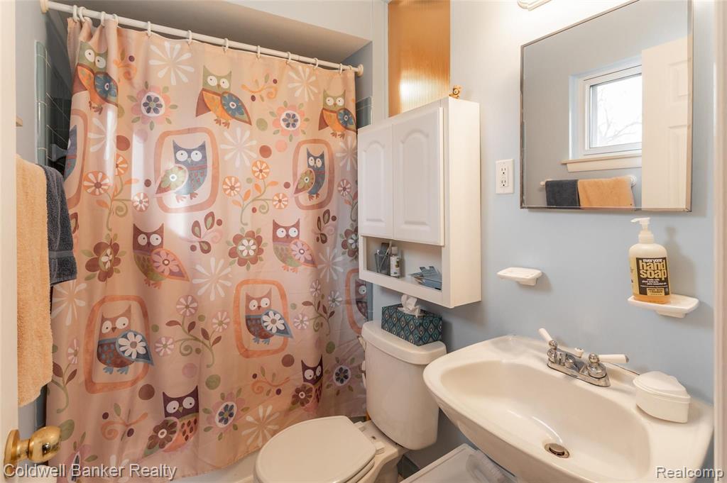 32143 Hearthstone Road Farmington Hills, MI 48334 - Photo 16 of 31