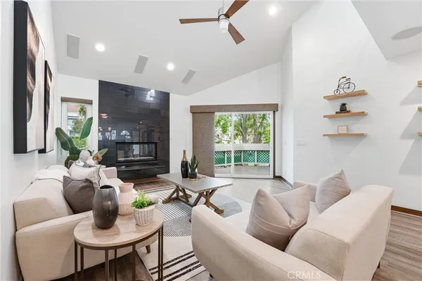 $949,000 | 19401 Sunray Lane, Unit 204, Huntington Beach, CA 92648