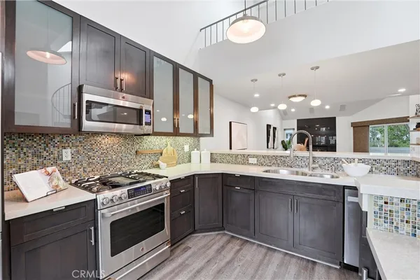 $949,000 | 19401 Sunray Lane, Unit 204, Huntington Beach, CA 92648
