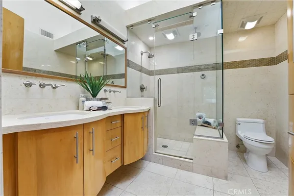 $949,000 | 19401 Sunray Lane, Unit 204, Huntington Beach, CA 92648