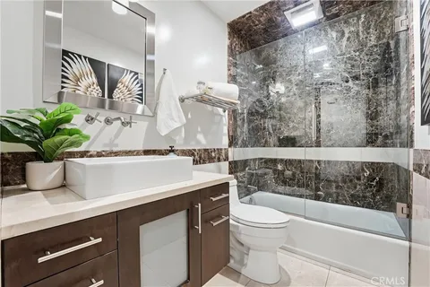 $925,000 | 19401 Sunray Lane, Unit 204, Huntington Beach, CA 92648