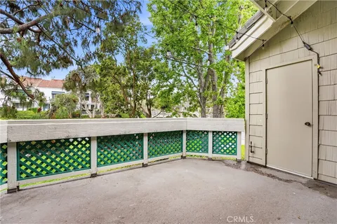 $925,000 | 19401 Sunray Lane, Unit 204, Huntington Beach, CA 92648
