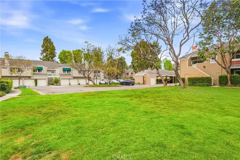 $925,000 | 19401 Sunray Lane, Unit 204, Huntington Beach, CA 92648