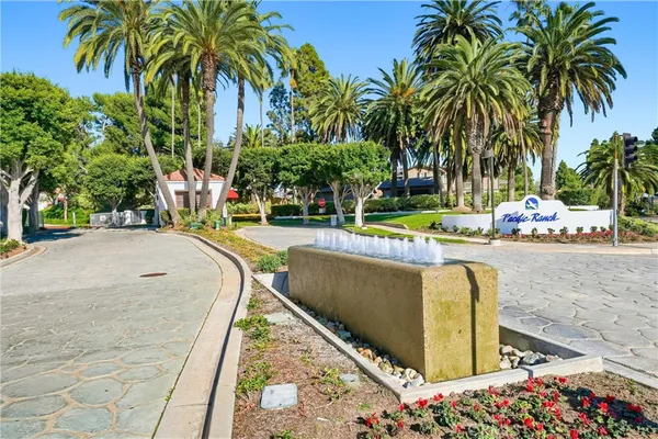 $949,000 | 19401 Sunray Lane, Unit 204, Huntington Beach, CA 92648