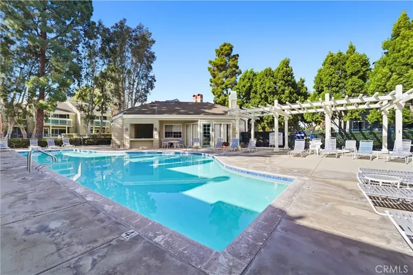 $949,000 | 19401 Sunray Lane, Unit 204, Huntington Beach, CA 92648