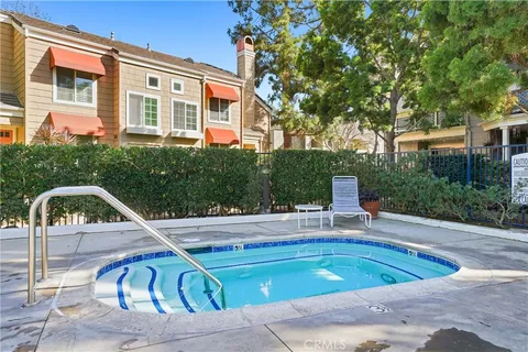 $925,000 | 19401 Sunray Lane, Unit 204, Huntington Beach, CA 92648