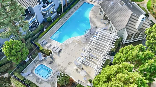 $949,000 | 19401 Sunray Lane, Unit 204, Huntington Beach, CA 92648