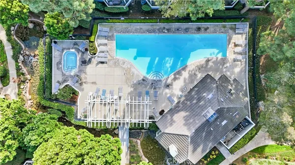 $949,000 | 19401 Sunray Lane, Unit 204, Huntington Beach, CA 92648