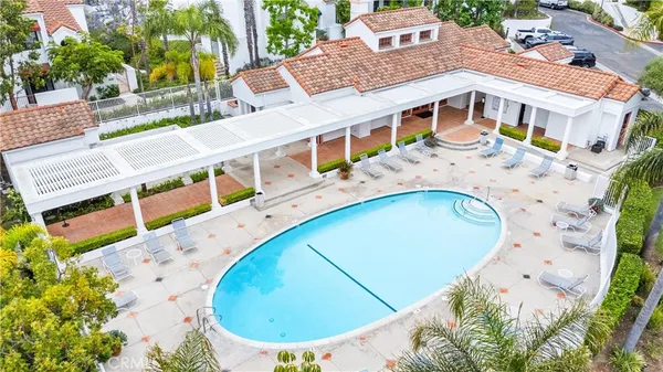 $949,000 | 19401 Sunray Lane, Unit 204, Huntington Beach, CA 92648