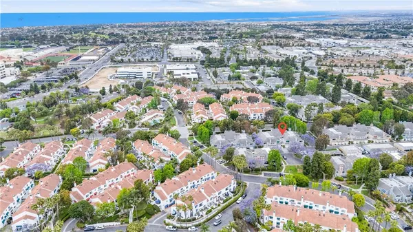 $949,000 | 19401 Sunray Lane, Unit 204, Huntington Beach, CA 92648