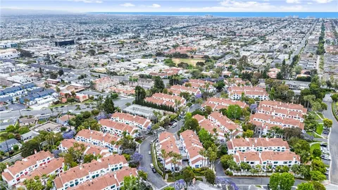 $925,000 | 19401 Sunray Lane, Unit 204, Huntington Beach, CA 92648