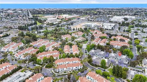$925,000 | 19401 Sunray Lane, Unit 204, Huntington Beach, CA 92648
