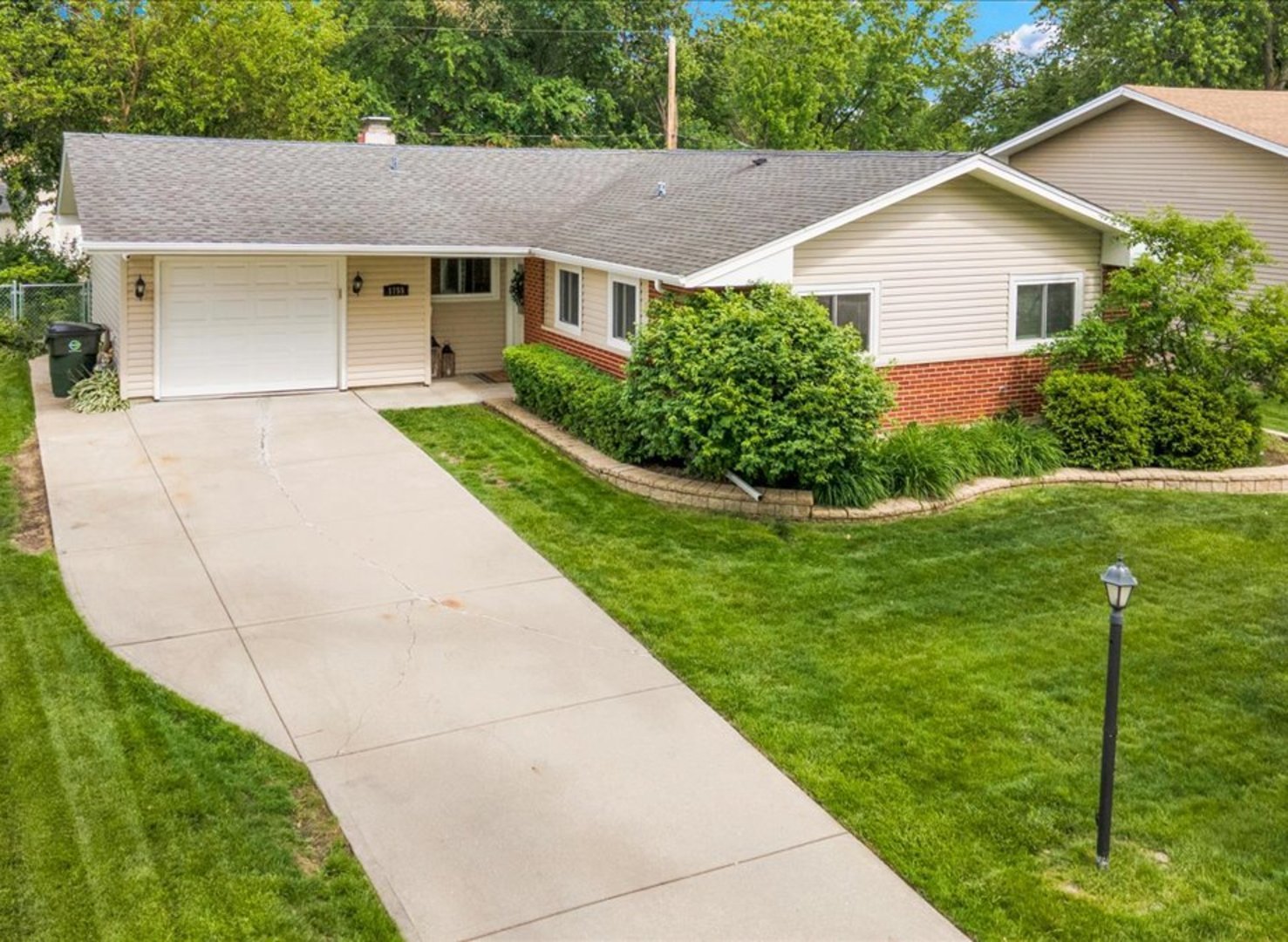 1755 Monticello Road Hoffman Estates, IL 60169 - Photo 26 of 34