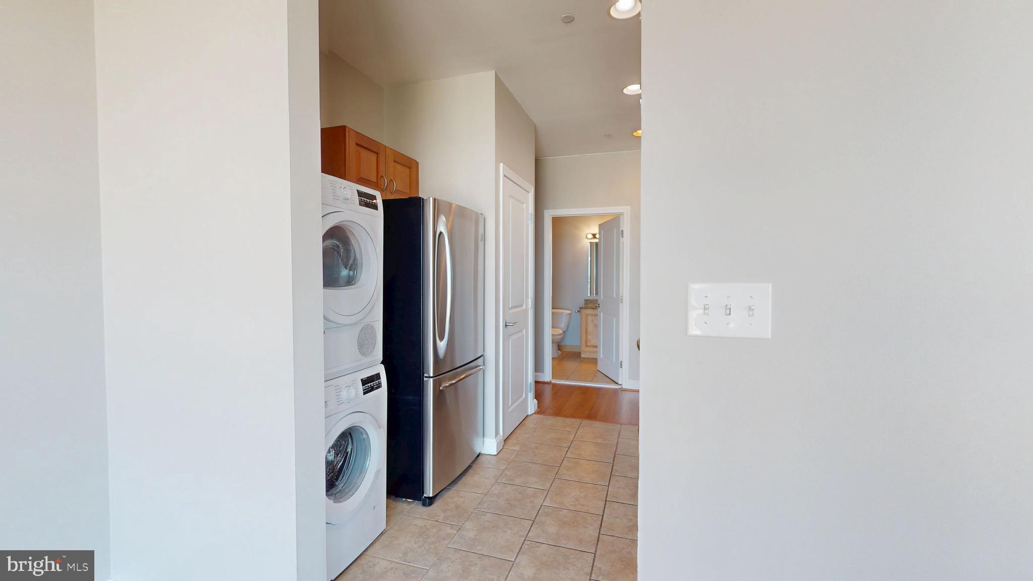 901 North Penn Street, Unit R2404 Philadelphia, PA 19123 - Photo 18 of 29 a view of a hallway with a refrigerator