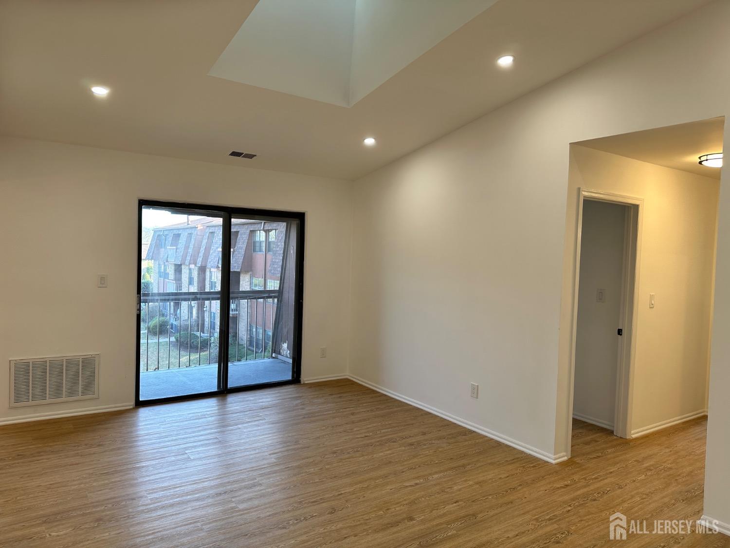 299 Alpine Way, Unit C Woodbridge, NJ 07095 - Photo 4 of 18