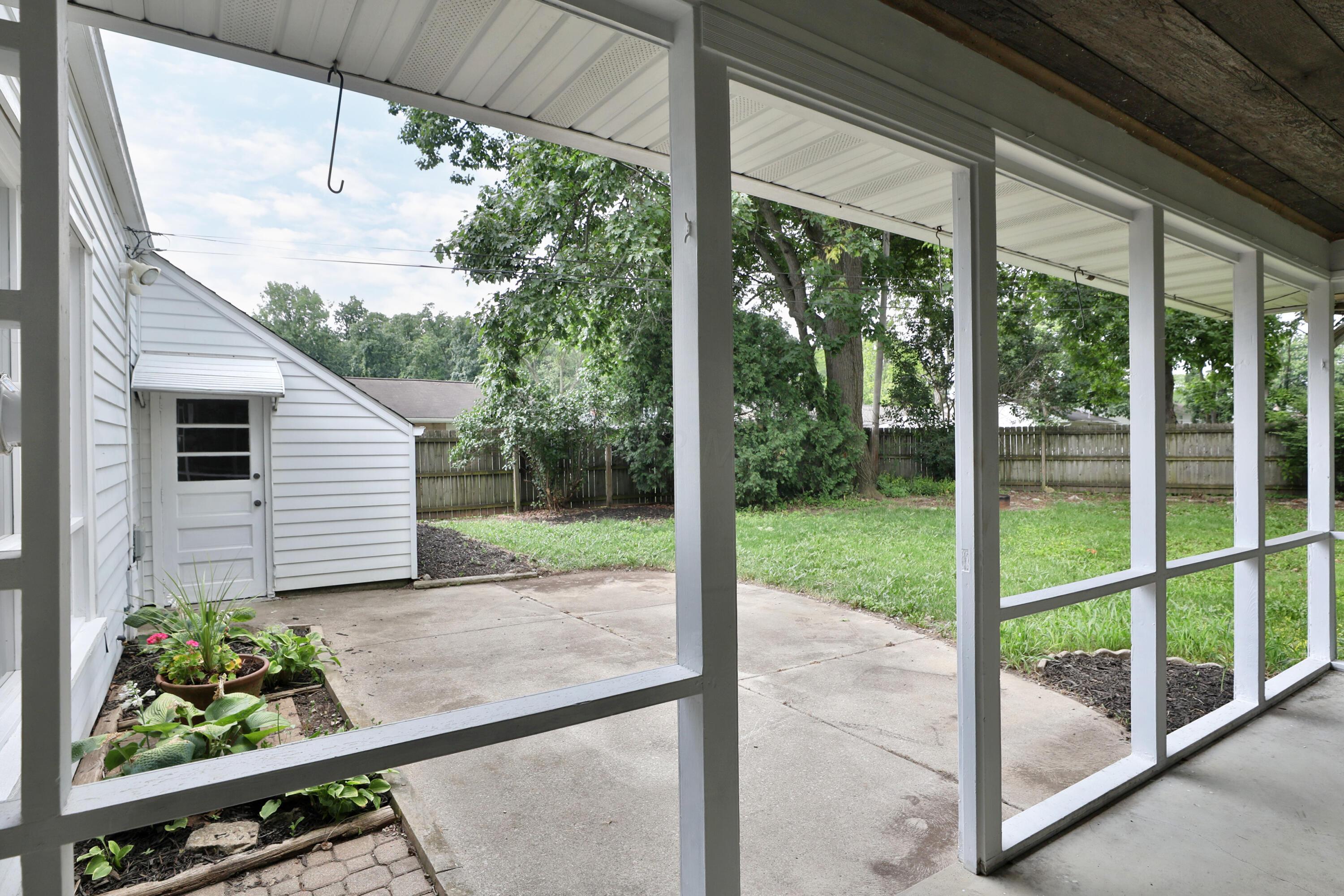 435 North Murray Hill Road Columbus, OH 43228 - Photo 30 of 33